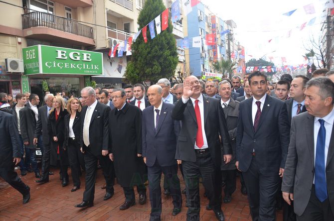 MHP LİDERi DEVLET BAHÇELİ AKHİSARLILAR İLE BULUŞTU